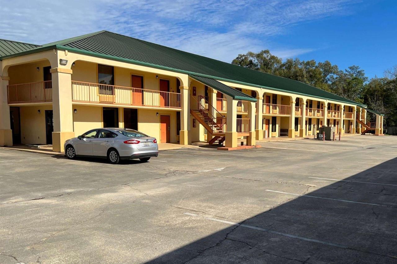 Days Inn & Suites By Wyndham Brewton Exterior photo