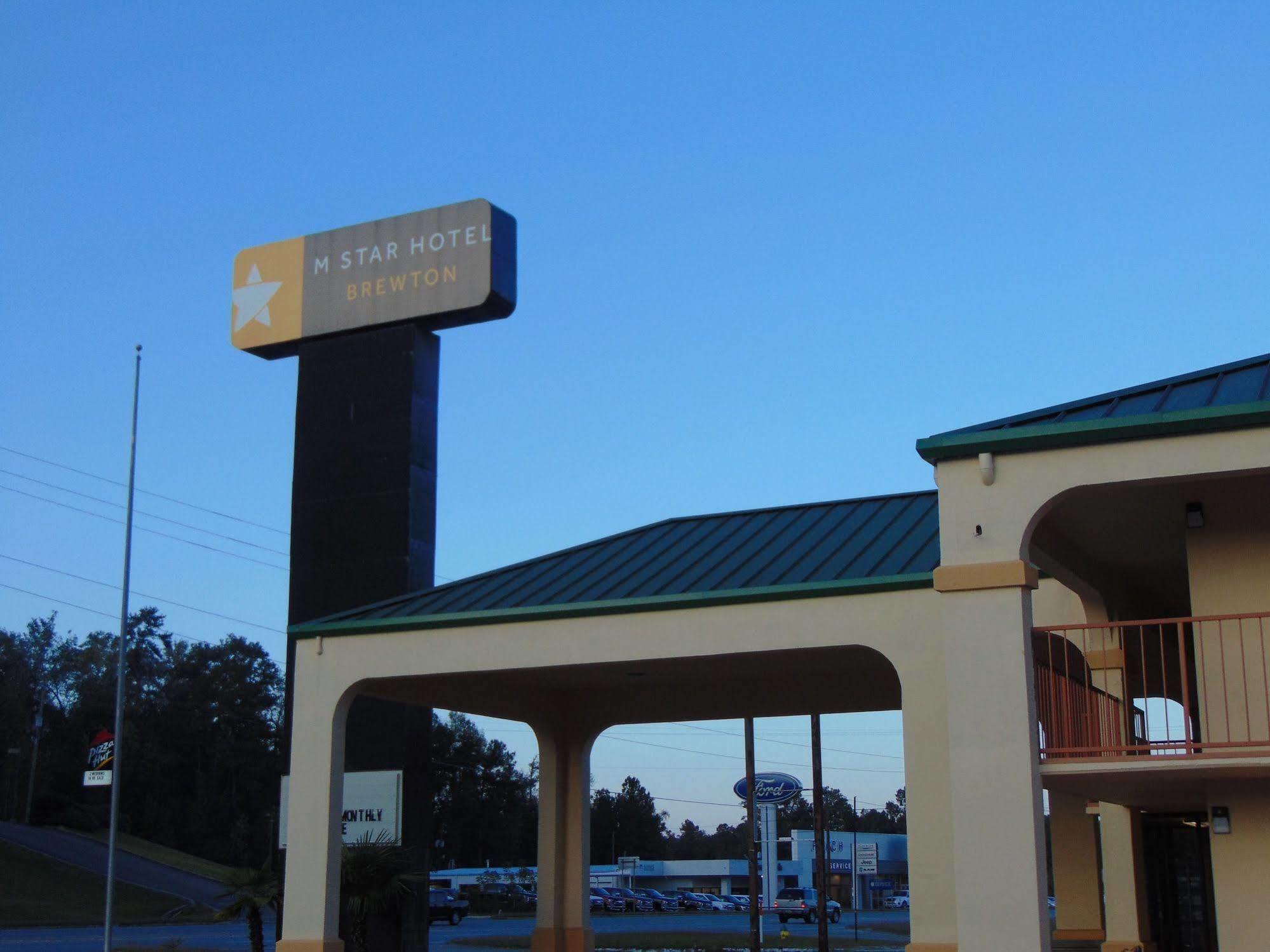 Days Inn & Suites By Wyndham Brewton Exterior photo