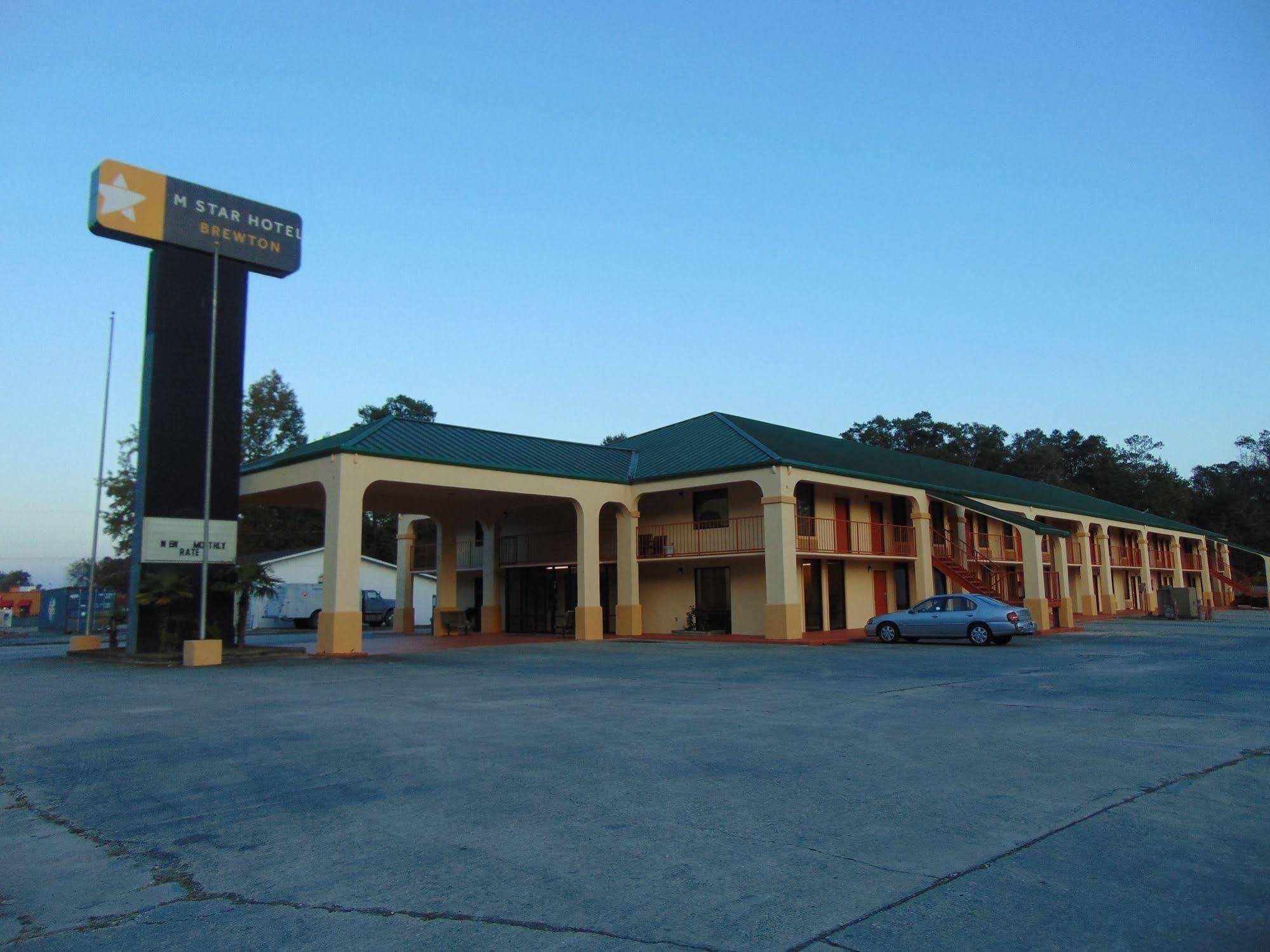 Days Inn & Suites By Wyndham Brewton Exterior photo