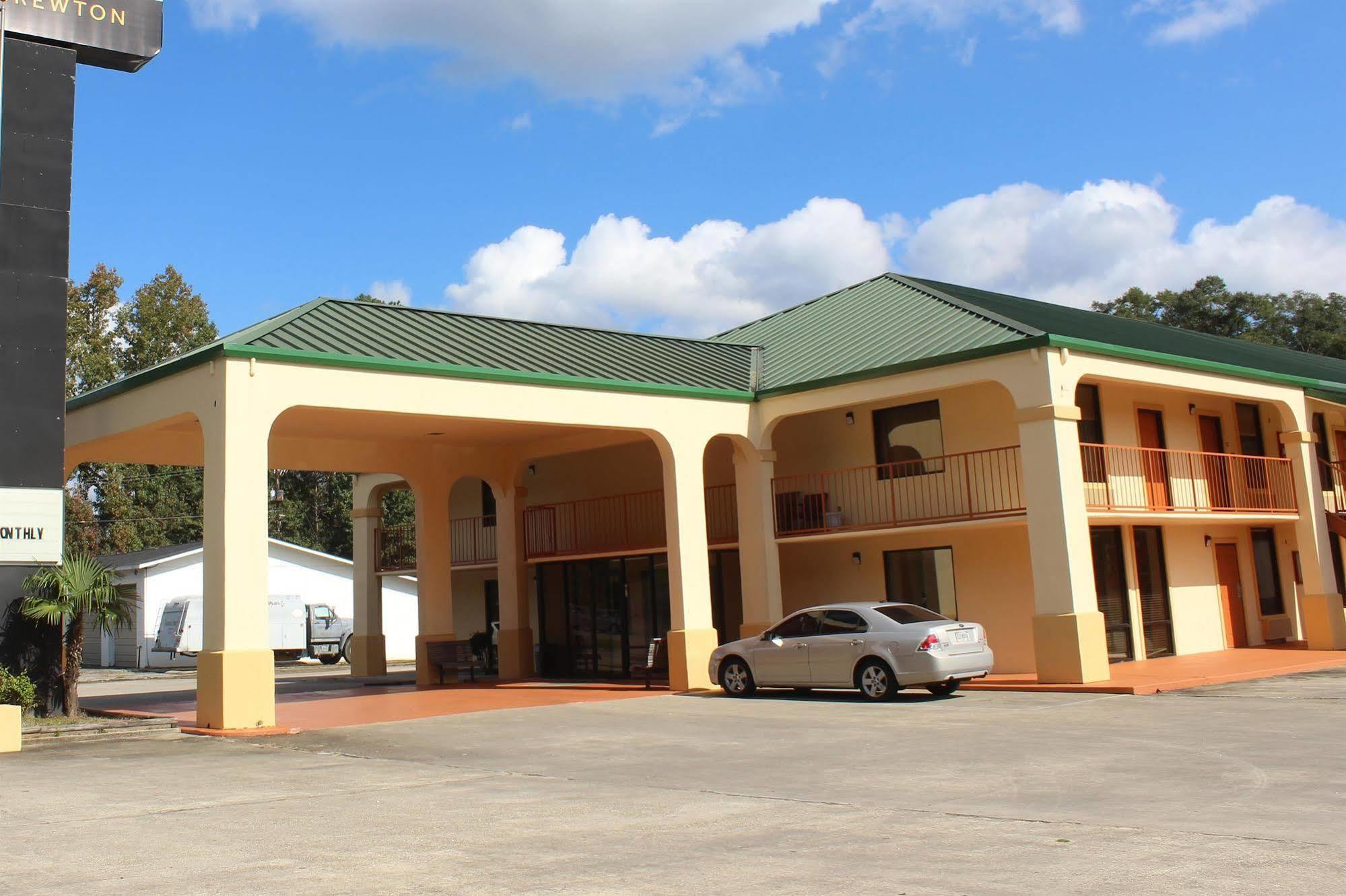 Days Inn & Suites By Wyndham Brewton Exterior photo
